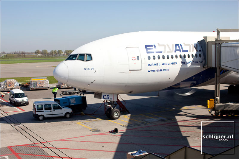 Nederland, Schiphol, 10 april 2009
