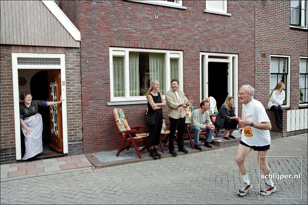 Nederland, Volendam, 28 juni 2001.